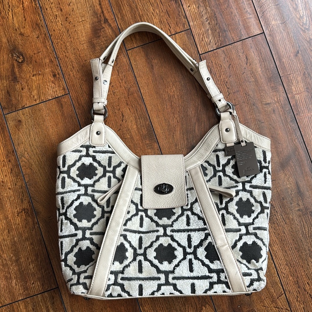 Petunia Pickle Bottom Fresco Hudson Hobo